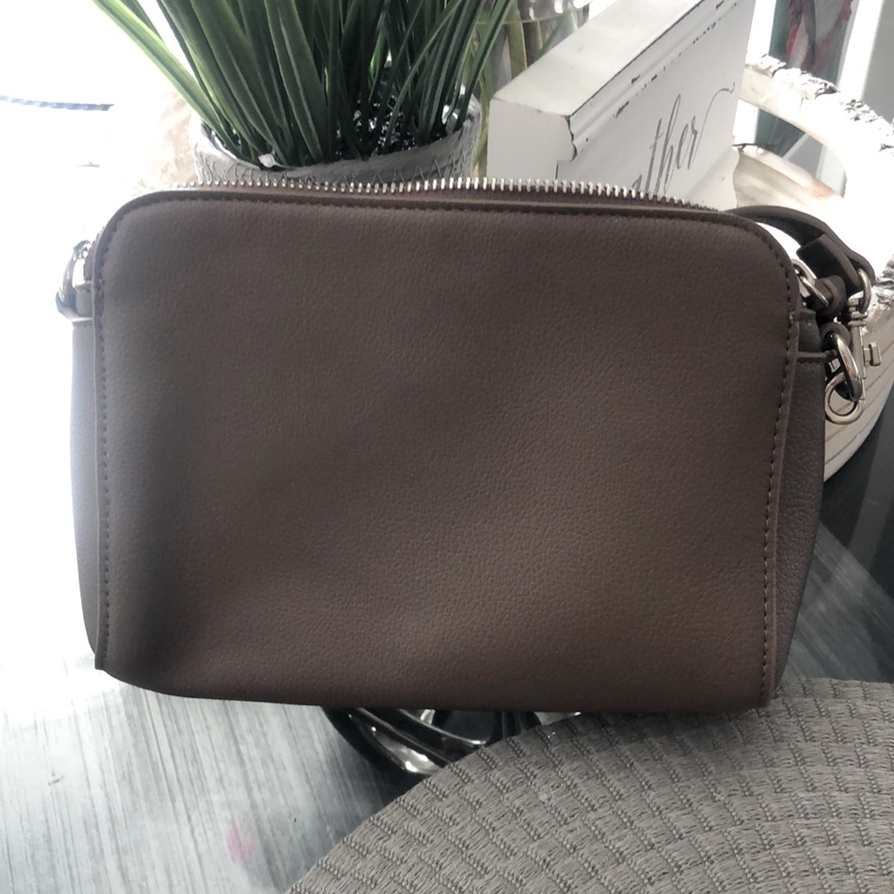 Very cute little cross bag